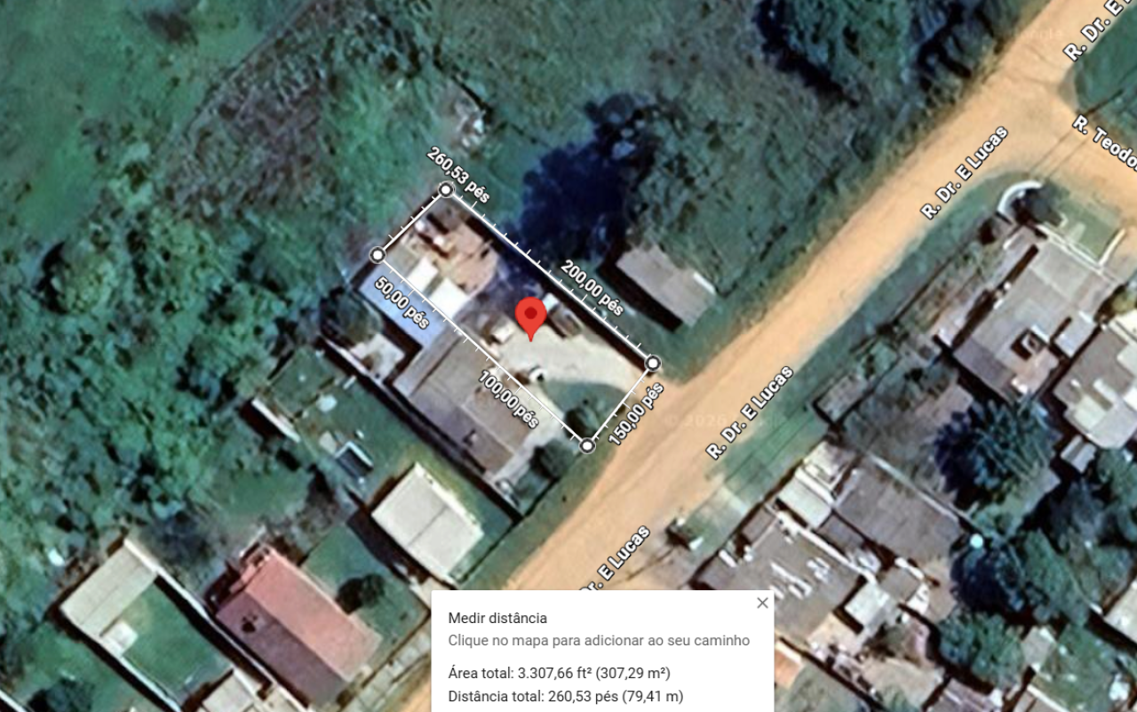 CASA EM UM TERRENO COM ÁREA DE 309,00m² NA CIDADE DE BAGÉ, localizado em Bagé - RS