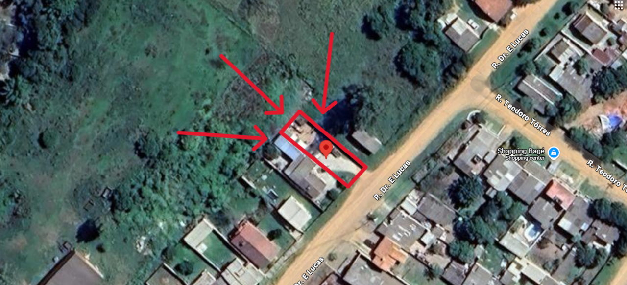 CASA EM UM TERRENO COM ÁREA DE 309,00m² NA CIDADE DE BAGÉ, localizado em Bagé - RS