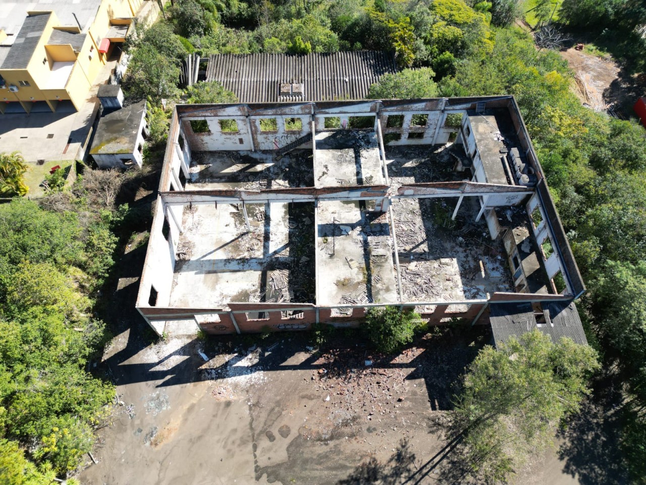 TERRENO DE 7.341,87m² FRENTE PARA A BR 116 EM NOVO HAMBURGO/RS, localizado em Novo Hamburgo - RS, bairro Roselândia
