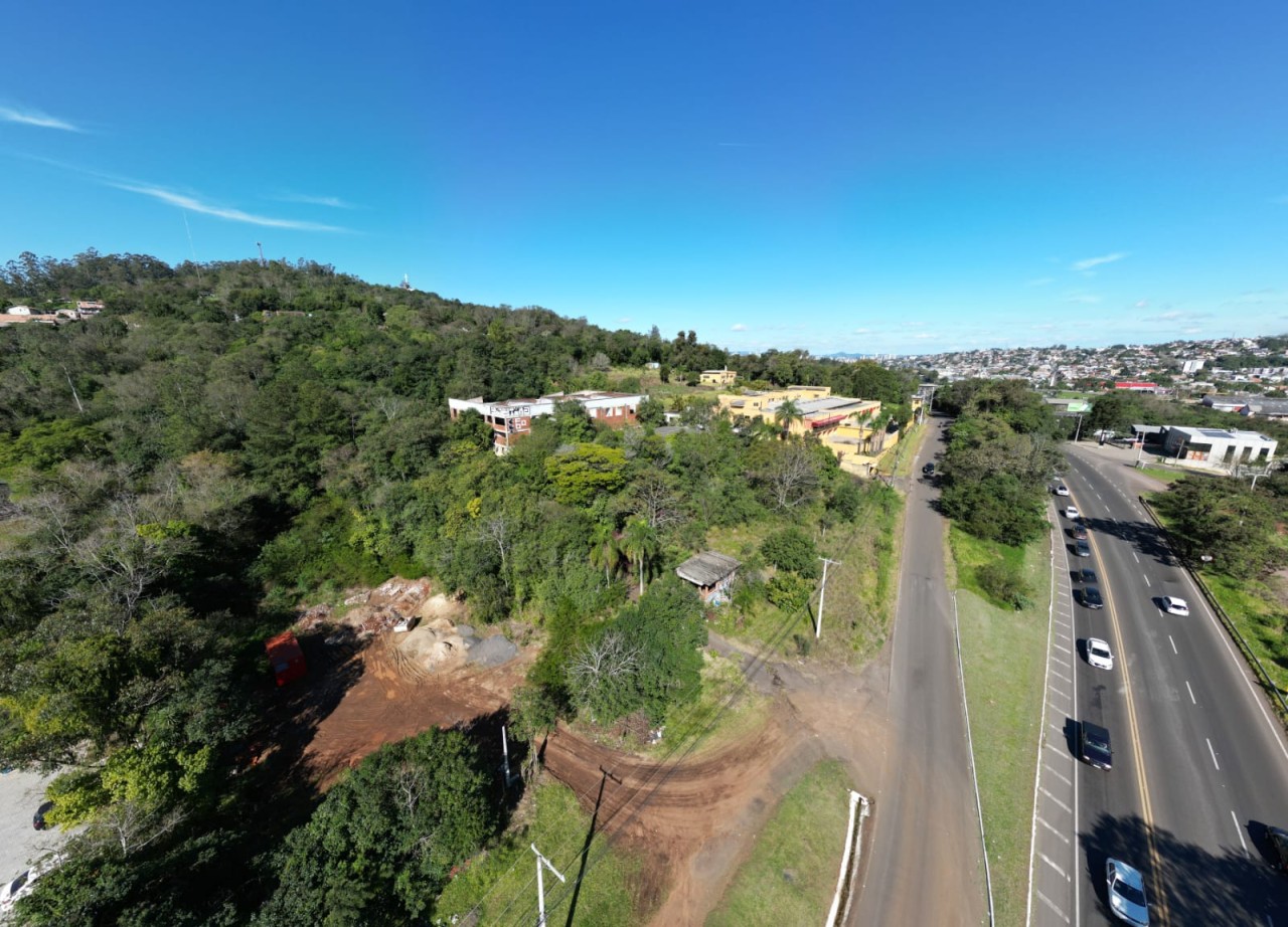TERRENO DE 7.341,87m² FRENTE PARA A BR 116 EM NOVO HAMBURGO/RS, localizado em Novo Hamburgo - RS, bairro Roselândia