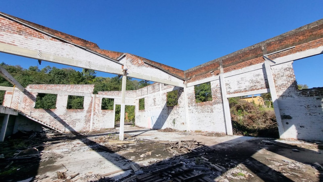 TERRENO DE 7.341,87m² FRENTE PARA A BR 116 EM NOVO HAMBURGO/RS, localizado em Novo Hamburgo - RS, bairro Roselândia