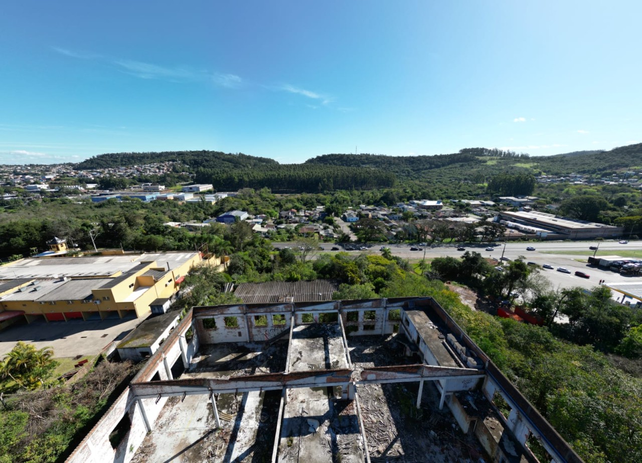 TERRENO DE 7.341,87m² FRENTE PARA A BR 116 EM NOVO HAMBURGO/RS, localizado em Novo Hamburgo - RS, bairro Roselândia