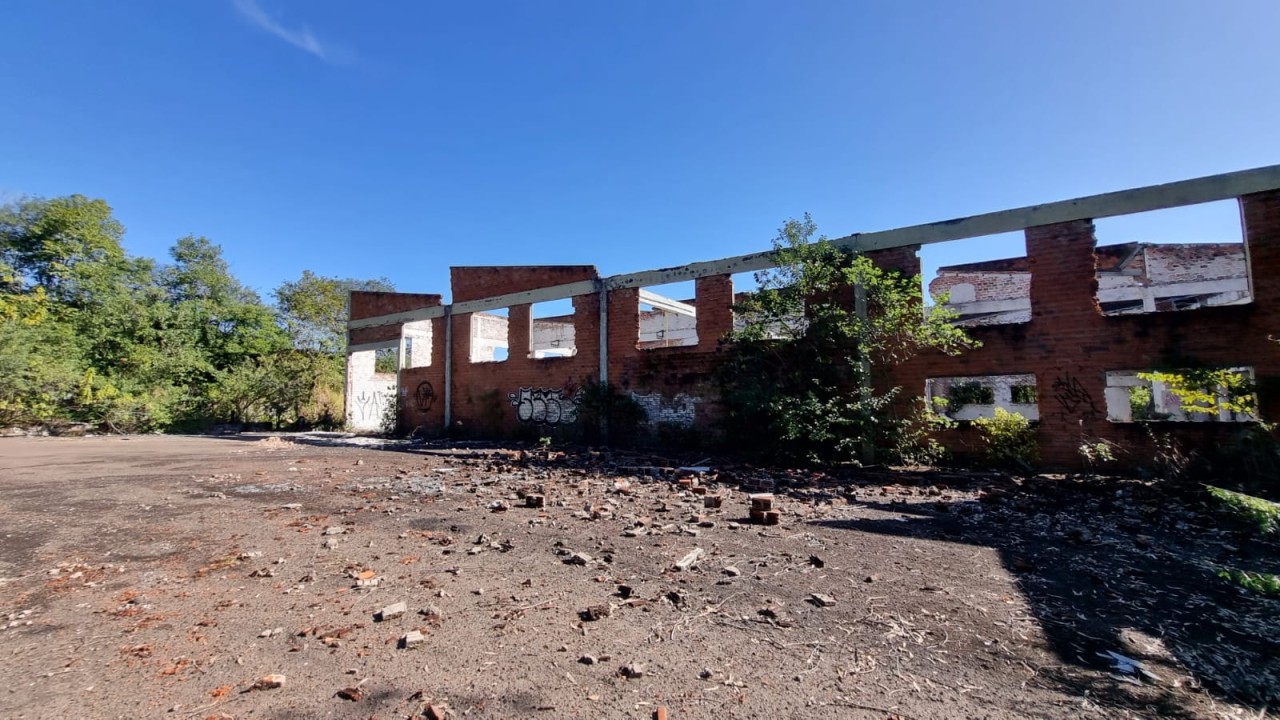 TERRENO DE 7.341,87m² FRENTE PARA A BR 116 EM NOVO HAMBURGO/RS, localizado em Novo Hamburgo - RS, bairro Roselândia