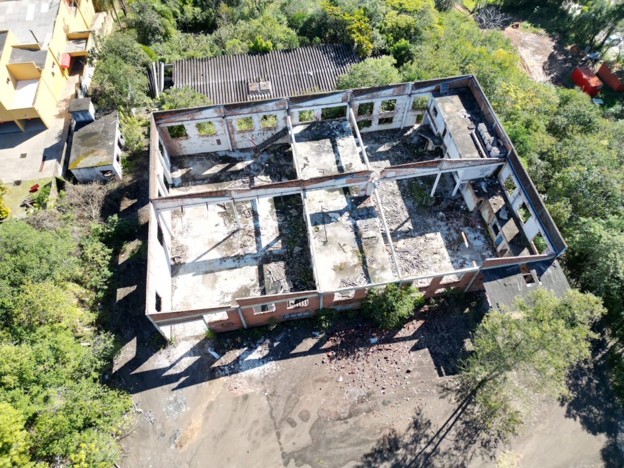 TERRENO DE 7.341,87m² FRENTE PARA A BR 116 EM NOVO HAMBURGO/RS, localizado em Novo Hamburgo - RS, bairro Roselândia