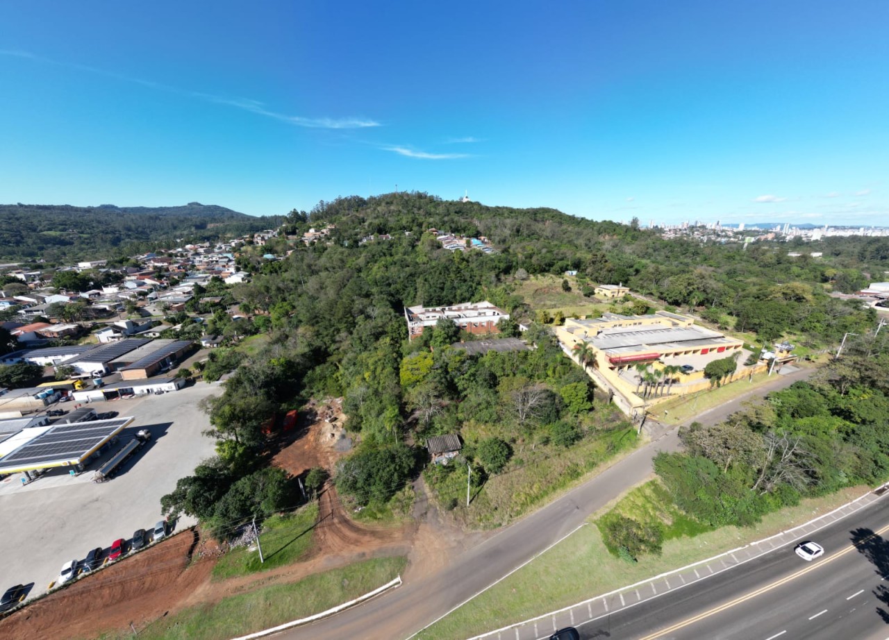TERRENO DE 7.341,87m² FRENTE PARA A BR 116 EM NOVO HAMBURGO/RS, localizado em Novo Hamburgo - RS, bairro Roselândia