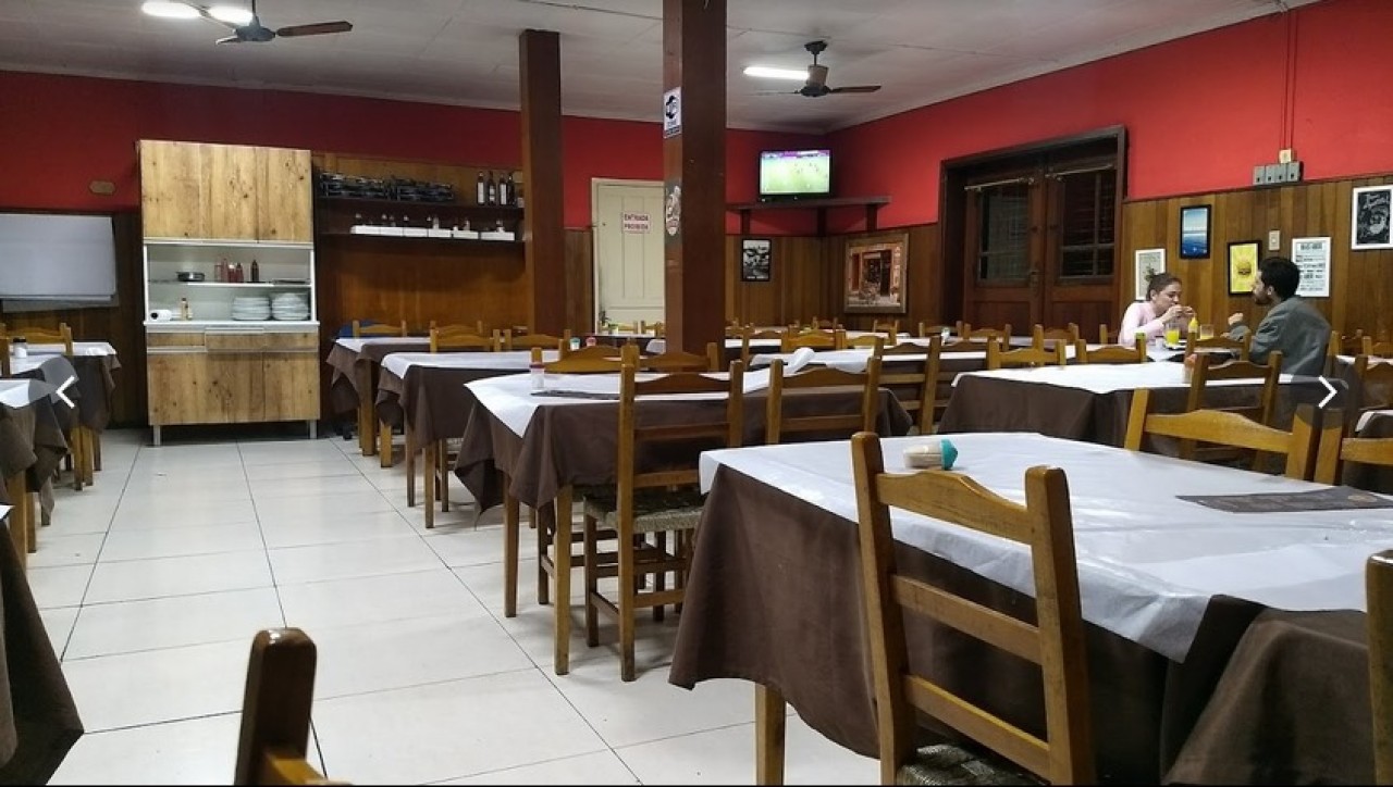 20 (vinte) MESAS DE MADEIRA