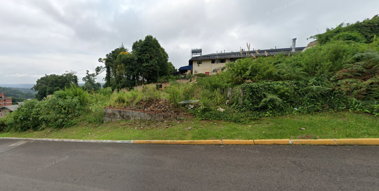 UM TERRENO DE 1.109,40m² SEM BENFEITORIAS NO MUNICÍPIO DE GRAMADO/RS