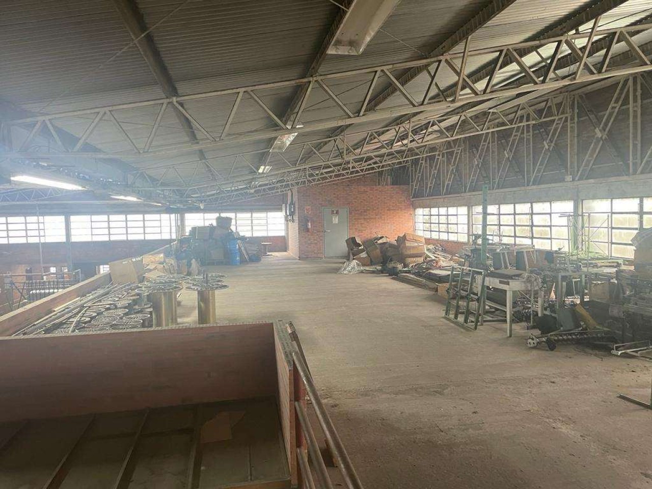 TERRENO COM ÁREA DE 36.538,00m², COM TRÊS EDIFICAÇÕES EM FARROUPILHA, localizado em Farroupilha - RS, bairro Planalto