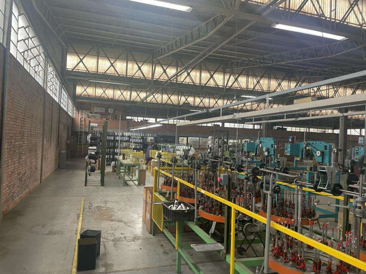 TERRENO COM ÁREA DE 36.538,00m², COM TRÊS EDIFICAÇÕES EM FARROUPILHA, localizado em Farroupilha - RS, bairro Planalto