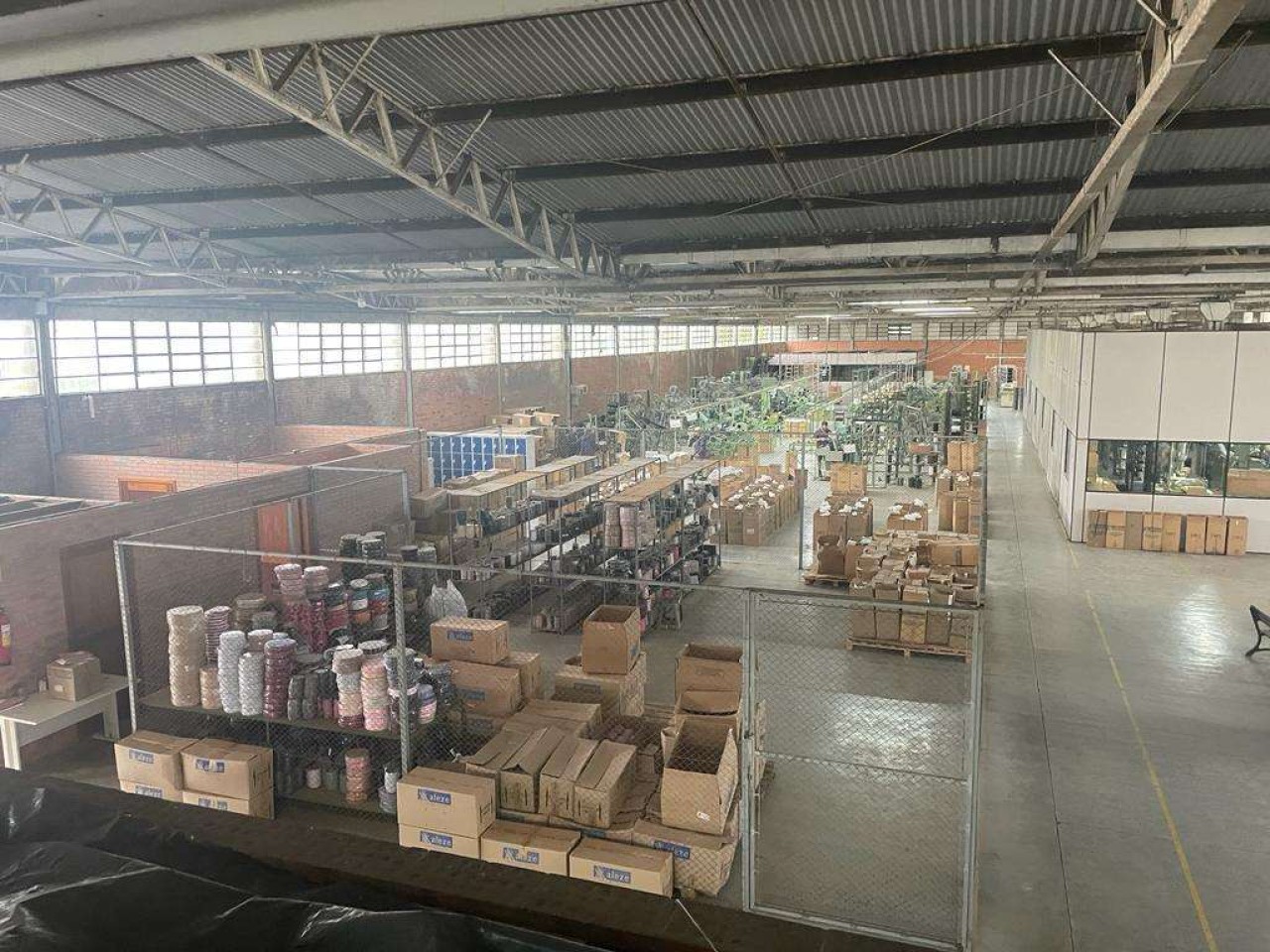TERRENO COM ÁREA DE 36.538,00m², COM TRÊS EDIFICAÇÕES EM FARROUPILHA, localizado em Farroupilha - RS, bairro Planalto