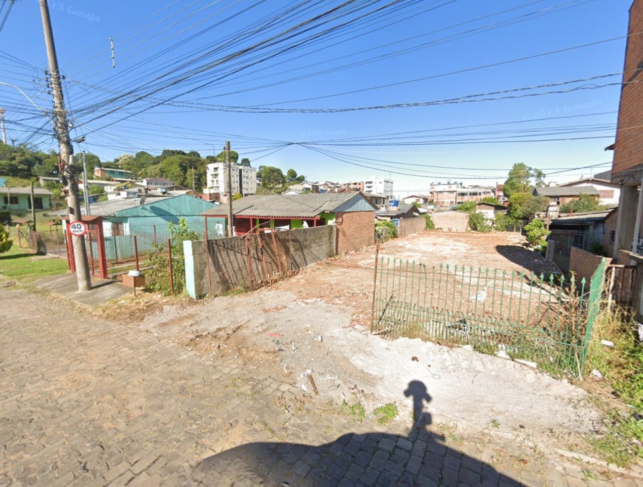 TERRENO COM ÁREA DE 392m² NO BAIRRO SERRANO [DESOCUPADO] - CAXIAS DO SUL