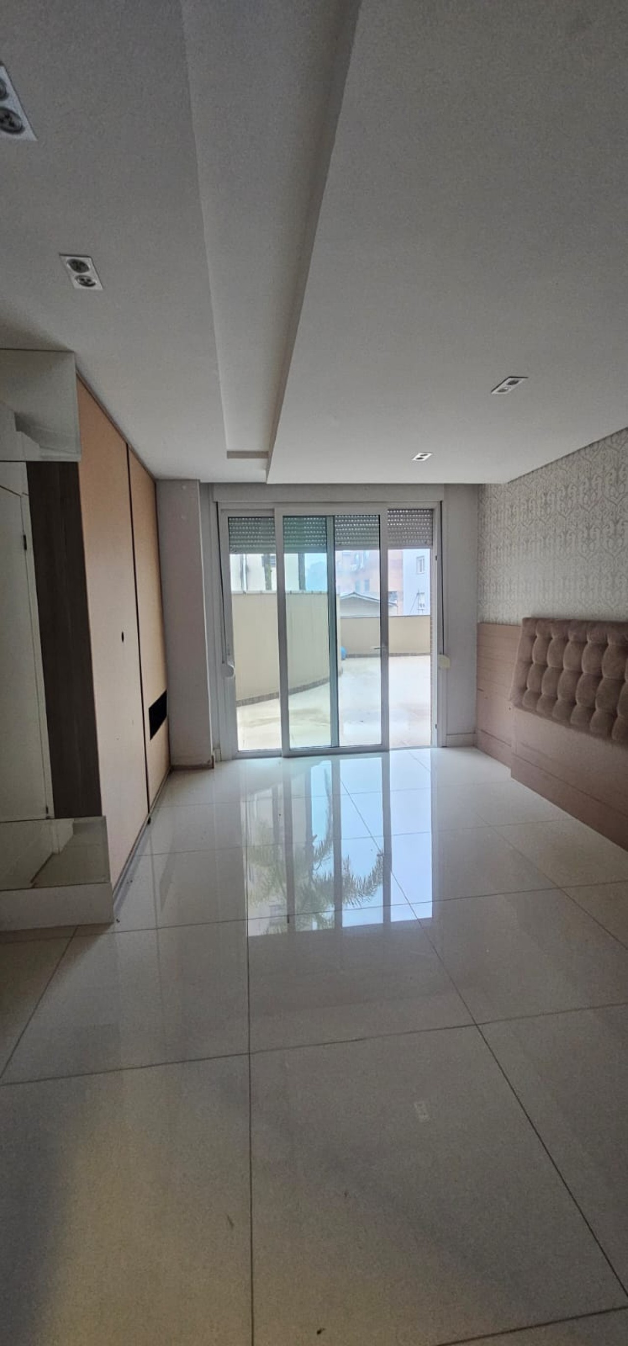 APARTAMENTO N° 102 DO RESIDENCIAL GREENPARK E TRÊS VAGAS DE GARAGEM N° 12 E N° 41 (DUPLA), localizado em Caxias Do Sul - RS