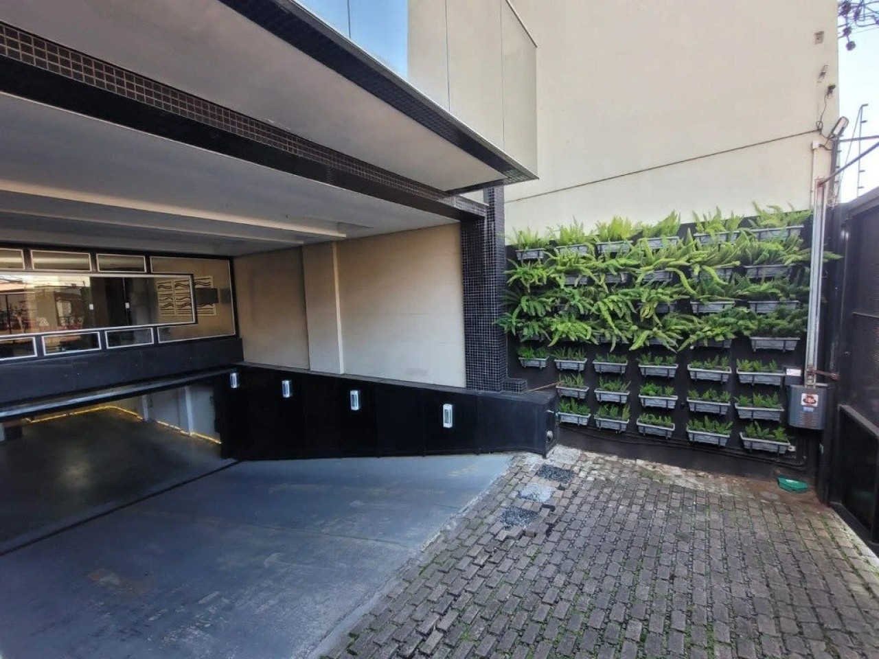 APARTAMENTO N° 102 DO RESIDENCIAL GREENPARK E TRÊS VAGAS DE GARAGEM N° 12 E N° 41 (DUPLA), localizado em Caxias Do Sul - RS