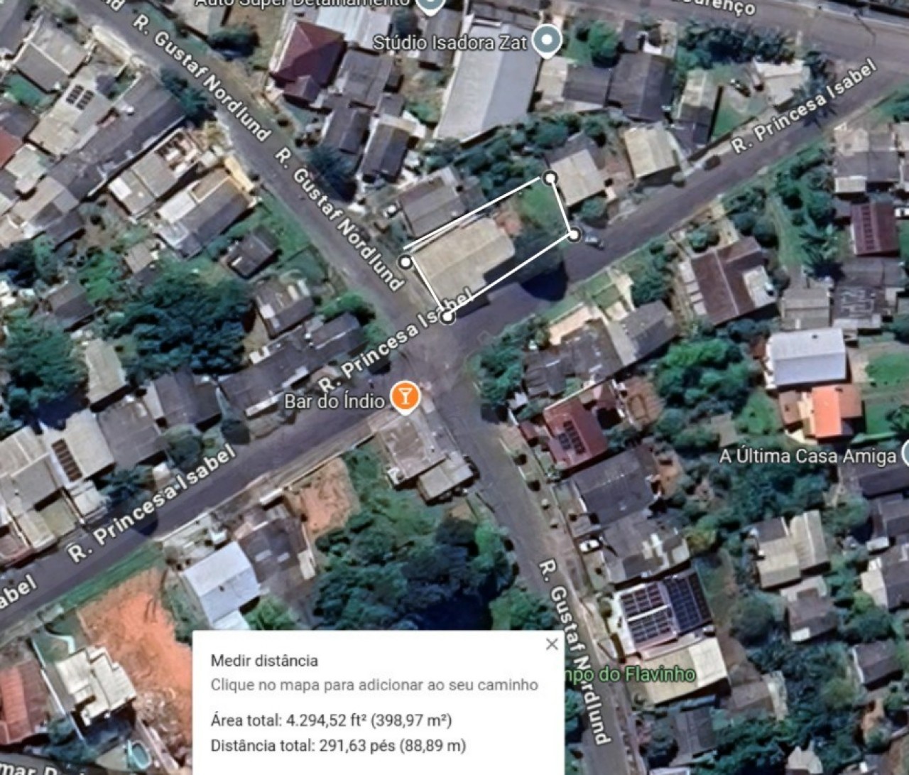UM TERRENO DE ESQUINA COM ÁREA DE 396m² E CONSTRUÇÃO DE 212m² EM ESTÂNCIA VELHA/RS, localizado em Estância Velha - RS