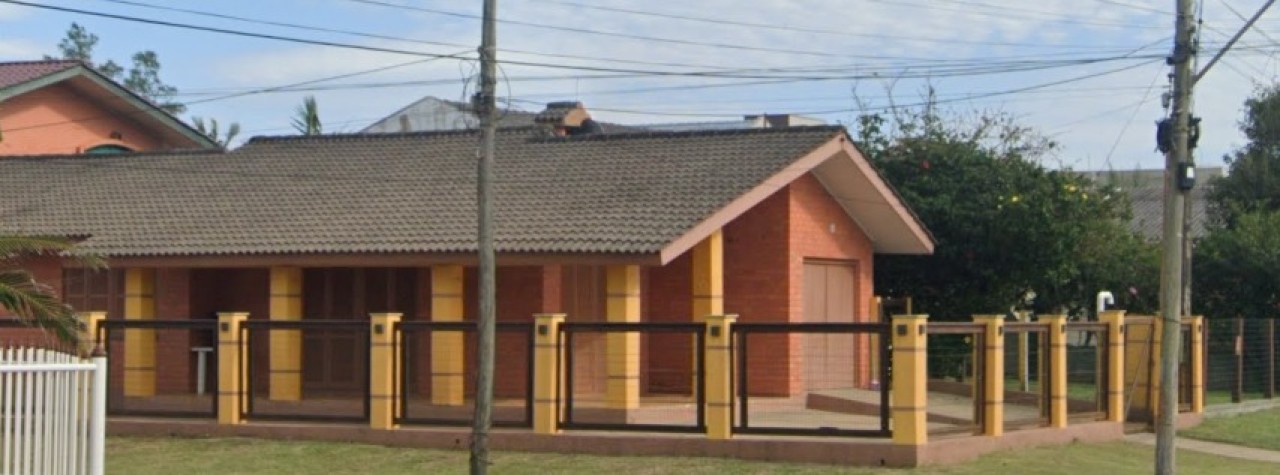 NUA PROPRIEDADE DE UM TERRENO COM ÁREA DE 288,00m² COM UMA CASA NA PRAIA DE AREAIS BRANCAS EM ARROIO DO SAL/RS, localizado em Arroio Do Sal - RS