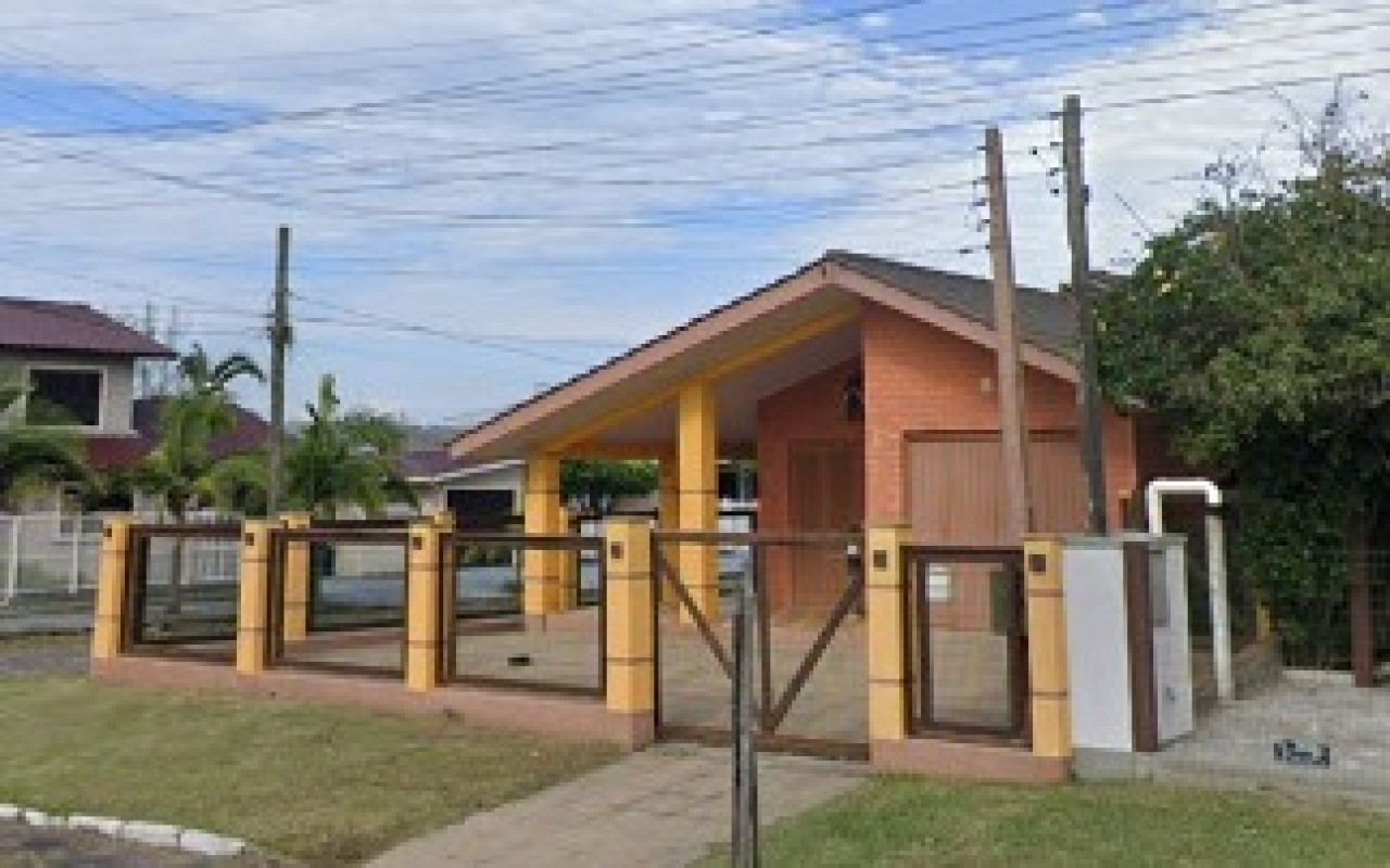 NUA PROPRIEDADE DE UM TERRENO COM ÁREA DE 288,00m² COM UMA CASA NA PRAIA DE AREAIS BRANCAS EM ARROIO DO SAL/RS, localizado em Arroio Do Sal - RS