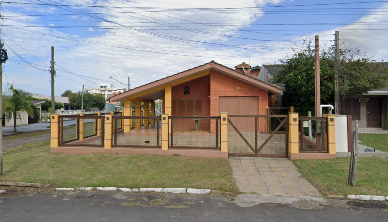 TERRENO COM ÁREA DE 288,00m² COM A NUA PPROPRIEDADE DE UMA CASA NA PRAIA DE AREAIS BRANCAS EM ARROIO DO SAL/RS
