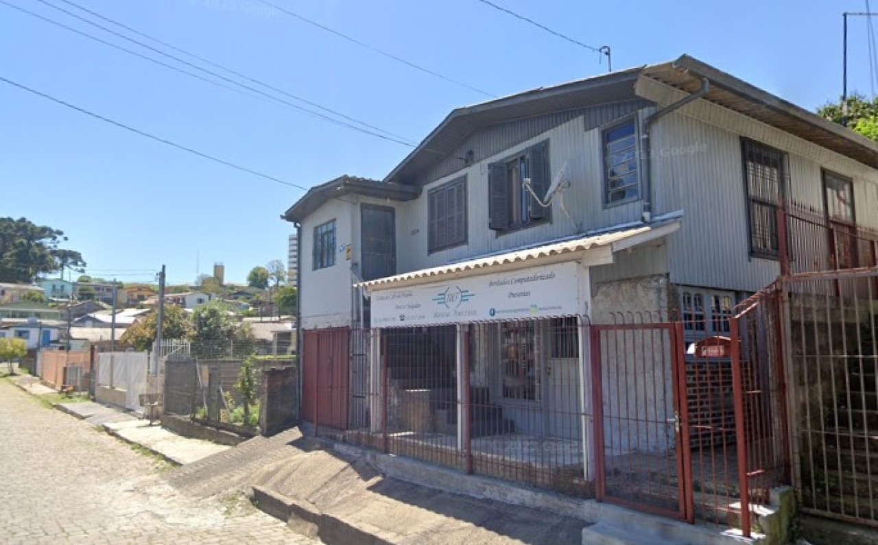 CASA MISTA DE DOIS ANDARES EM CAXIAS DO SUL, localizado em Caxias Do Sul - RS