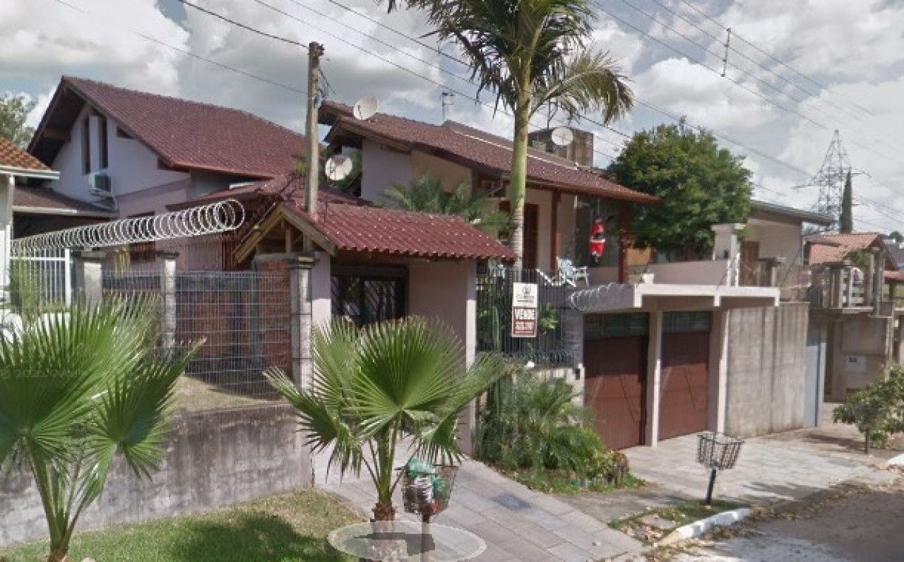 CASA DE DOIS ANDARES NO LOTEAMENTO RESIDENCIAL BLUMENBURG EM CAMPO BOM/RS, localizado em Campo Bom - RS