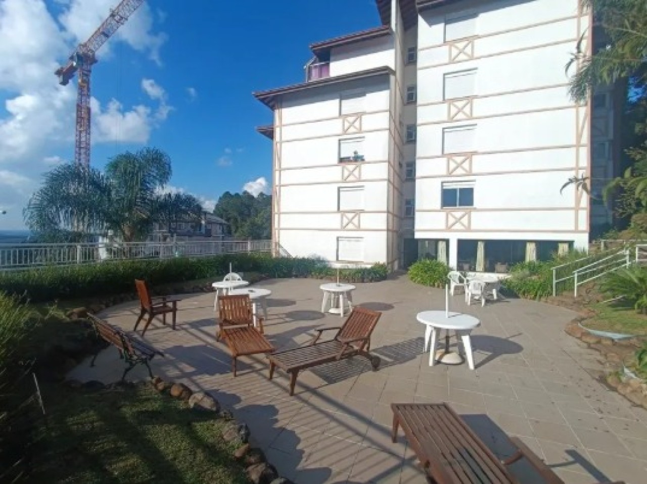 DIREITOS E AÇÕES SOBRE O APARTAMENTO N° 311 DO BLOCO II DO EDIFÍCIO REISDENCIAL E COMERICAL GRAMADO VILLAGE E BOX DE GARAGEM N° 32, EM GRAMADO/RS, localizado em Gramado - RS