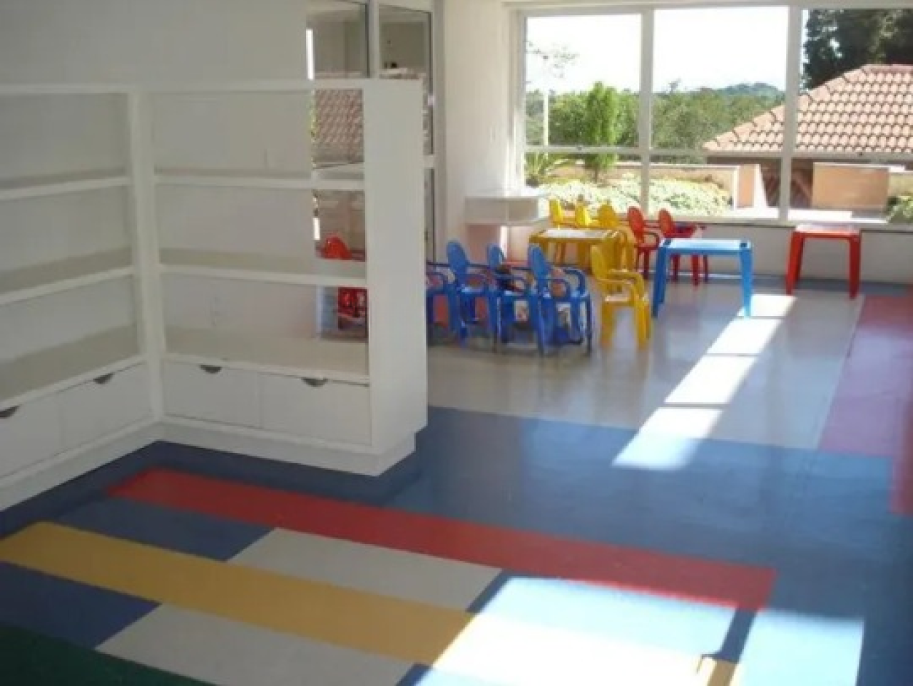 DIREITOS E AÇÕES SOBRE O APARTAMENTO N° 311 DO BLOCO II DO EDIFÍCIO REISDENCIAL E COMERICAL GRAMADO VILLAGE E BOX DE GARAGEM N° 32, EM GRAMADO/RS, localizado em Gramado - RS