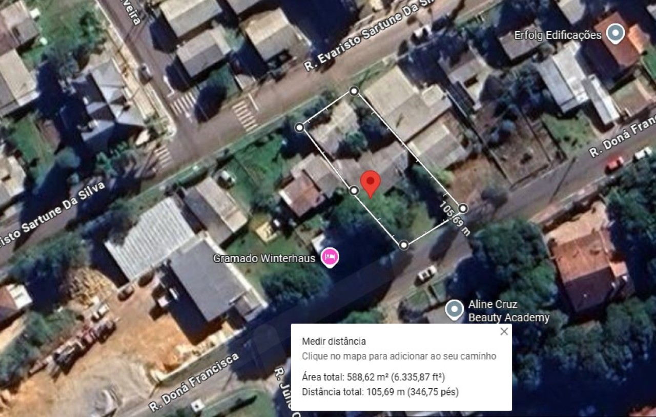 TERRENO COM 587,20m² COM DUAS BENFEITORIAS NA CIDADE DE GRAMADO, localizado em Gramado - RS