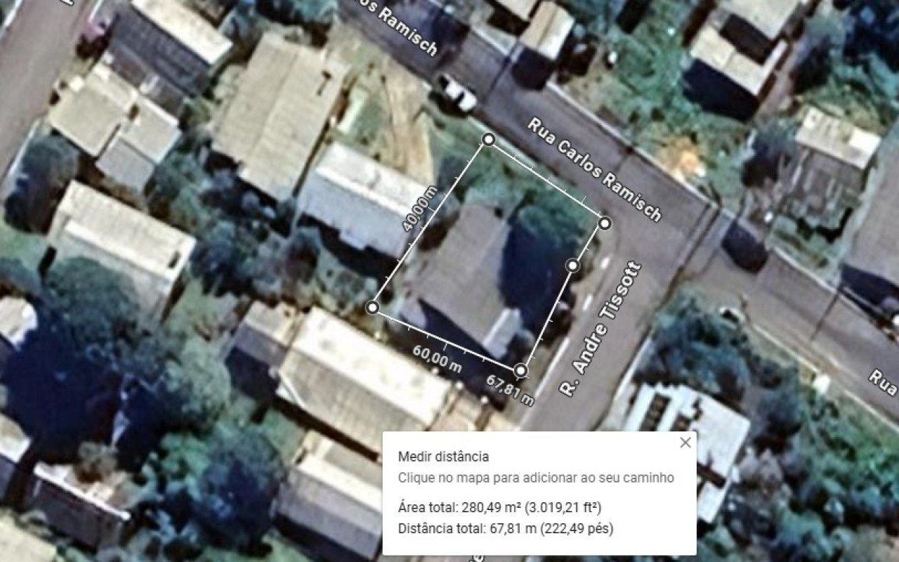 TERRENO COM ÁREA DE 264,05m² COM UMA CASA EM GRAMADO, localizado em Gramado - RS