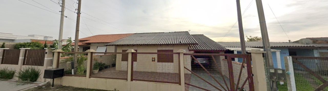 TERRENO URBANO COM BENFEITORIAS NÃO AVERBADAS E ÁREA DE 360m² EM TRAMANDAÍ, localizado em Tramandaí - RS