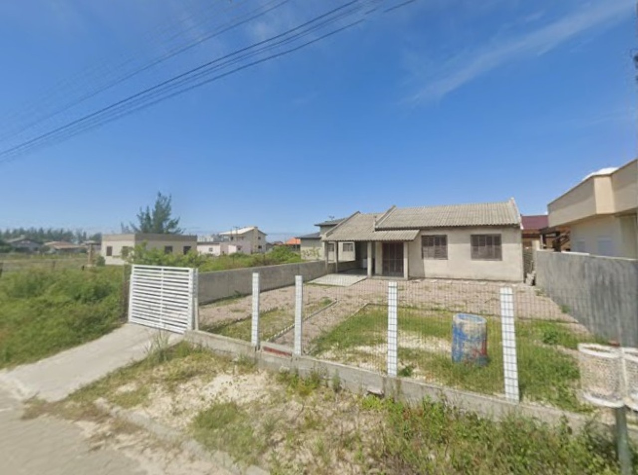TERRENO COM ÁREA DE 300m² E CASA EM BALNEÁRIO ARROIO DO SILVA EM SANTA CATARINA, localizado em Balneário Arroio Do Silva - SC
