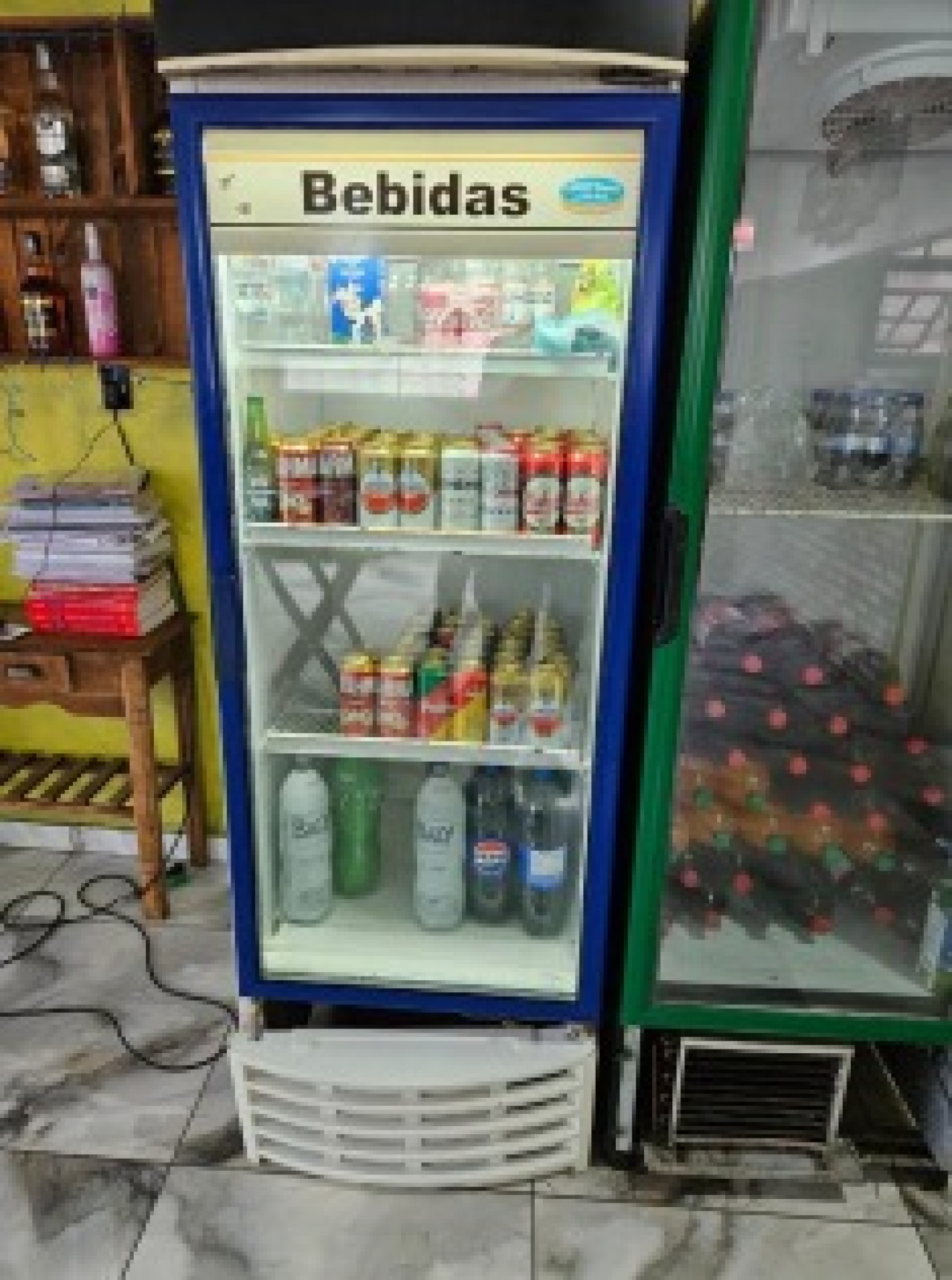 UM FREEZER CERVEJEIRO MARCA CERTO MAQ, EM BOM ESTADO