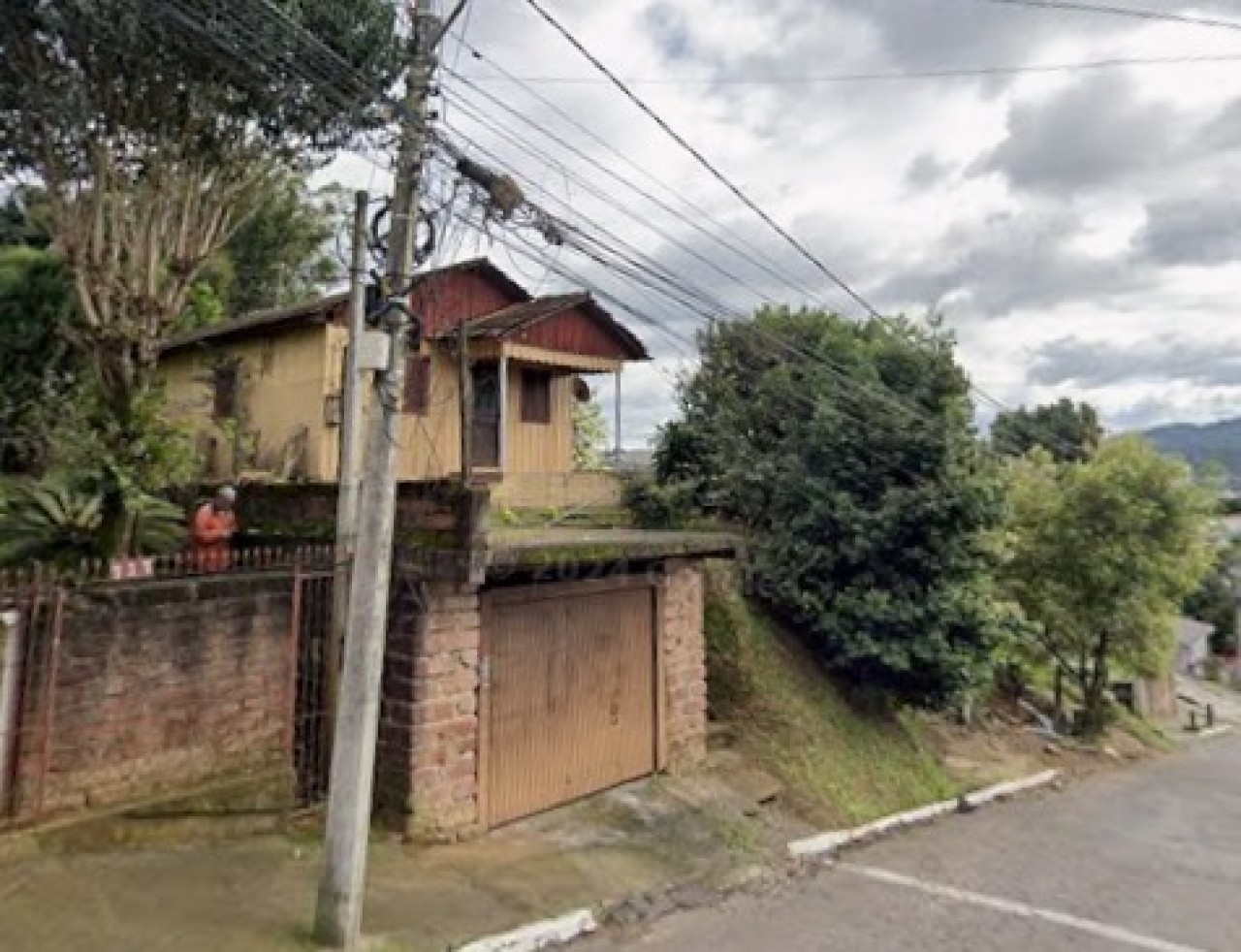 Um terreno de 375m² uma casa na cidade de Novo Hamburgo/RS, localizado em Novo Hamburgo - RS, bairro Canudos