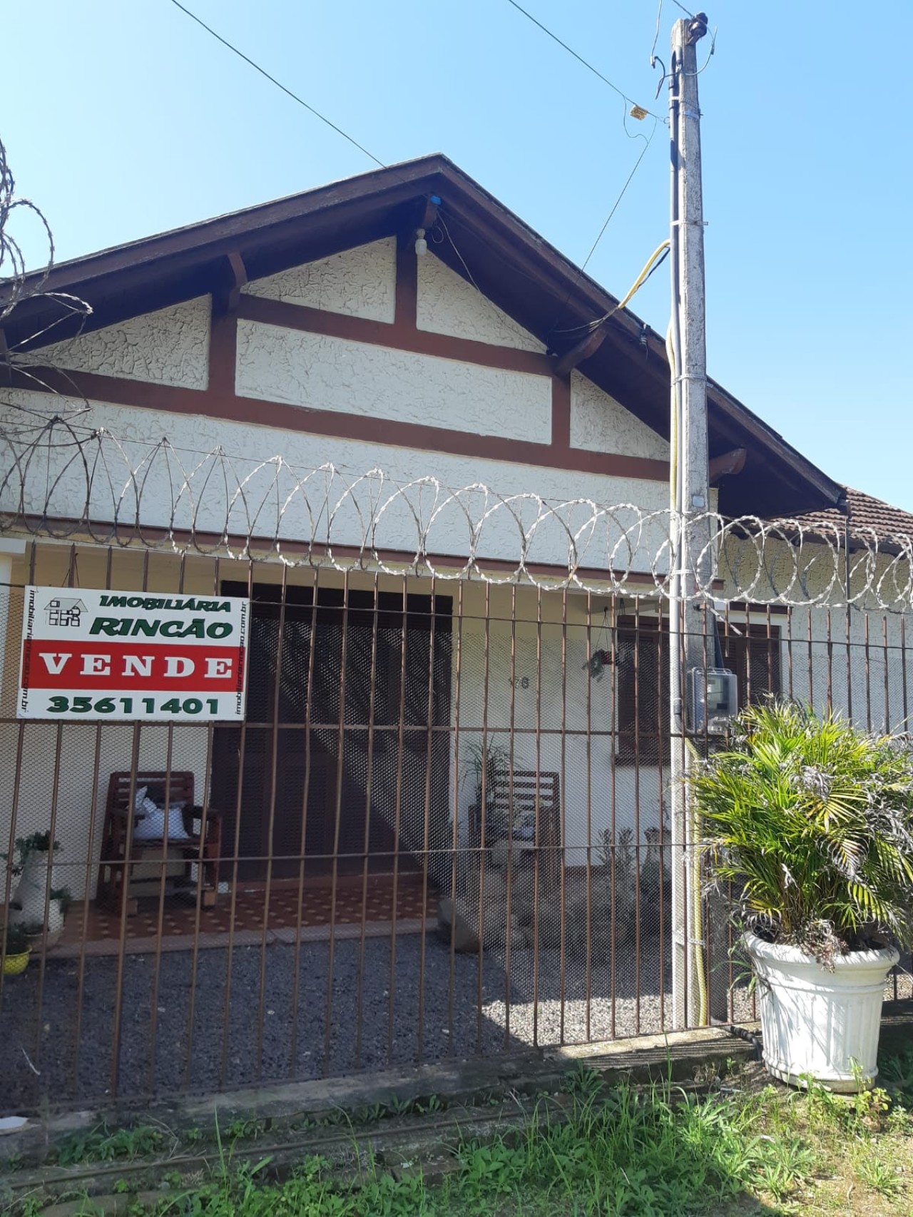 CASA SOBRE TERRENO COM ÁREA DE 456,30m² EM NOVO HAMBURGO
