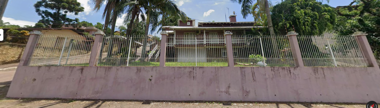 TERRENO DE ESQUINA COM 900m² COM UMA CASA EM NOVO HAMBURGO/RS, localizado em Novo Hamburgo - RS, bairro Petropólis