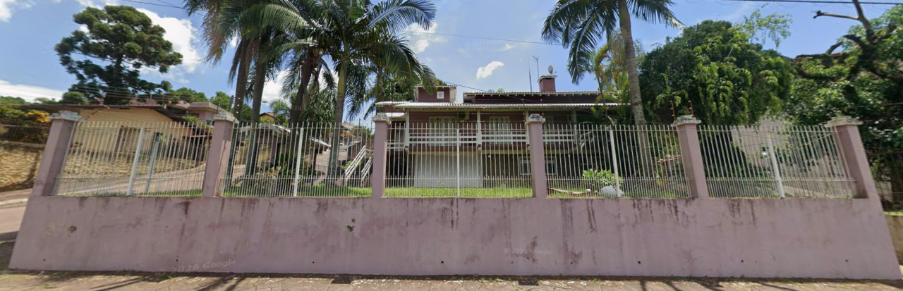 TERRENO DE ESQUINA COM 900m² COM UMA CASA EM NOVO HAMBURGO/RS, localizado em Novo Hamburgo - RS, bairro Petropólis
