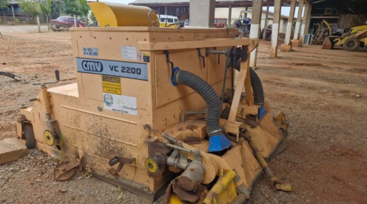 Varredoura Coletora (Marca CMV VC 2200 ano 2017)