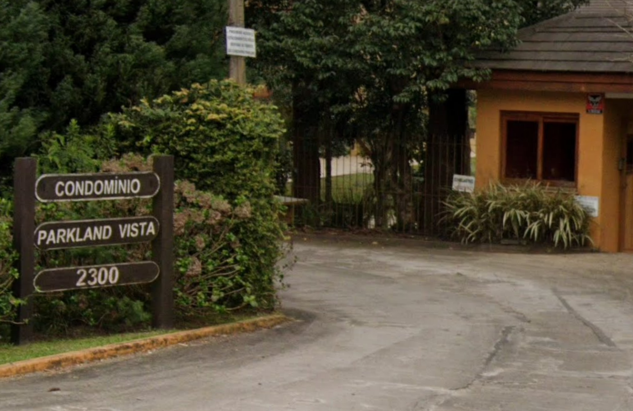 APARTAMENTO Nº 410 E BOX DE GARAGEM Nº 27 DO EDIFÍCIO PARKLAND VISTA EM GRAMADO/RS