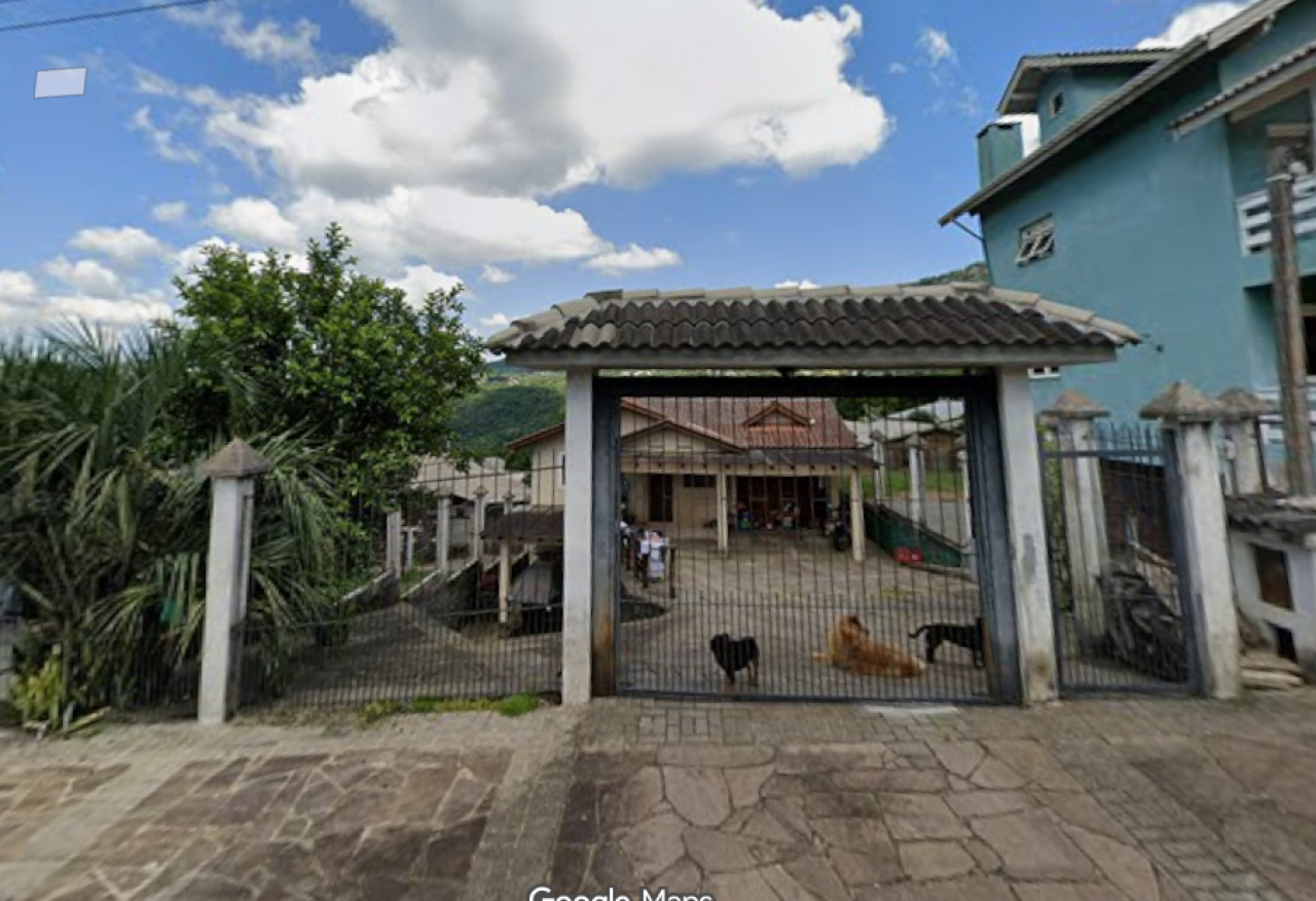 TERRENO DE 360m² LOCALIZADO NO LOTEAMENTO “VILA OLIMPICA” EM GRAMADO/RS, inscrito sob matrícula nº 13.665 do CRI de Gramado, localizado em Gramado - RS, bairro Várzea Grande