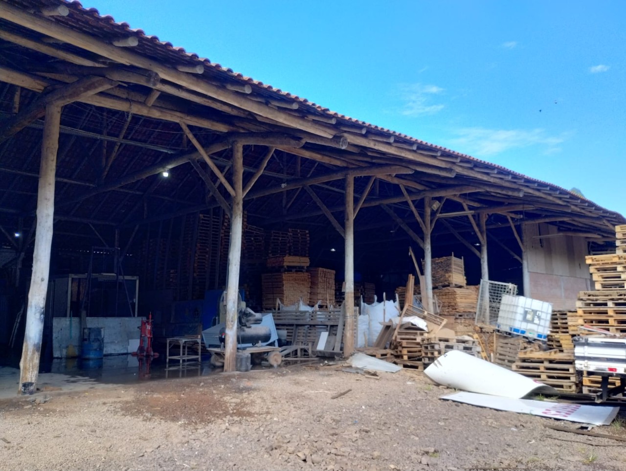 TERRENO COM TRÊS PAVILHÕES INDUSTRIAIS E ÁREA APROXIMADA DE 9.500m² EM SÃO SEBASTIÃO DO CAÍ, localizado em São Sebastião Do Caí - RS