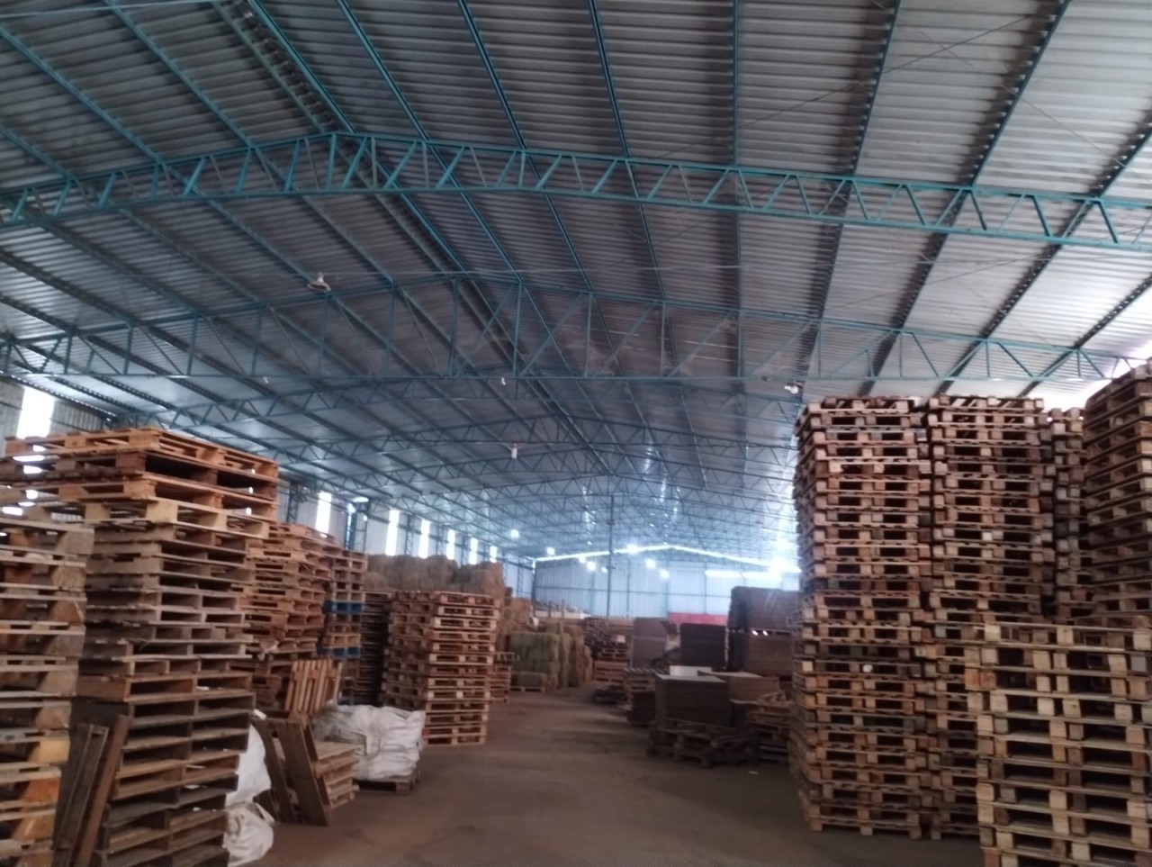 TERRENO COM TRÊS PAVILHÕES INDUSTRIAIS E ÁREA APROXIMADA DE 9.500m² EM SÃO SEBASTIÃO DO CAÍ, localizado em São Sebastião Do Caí - RS