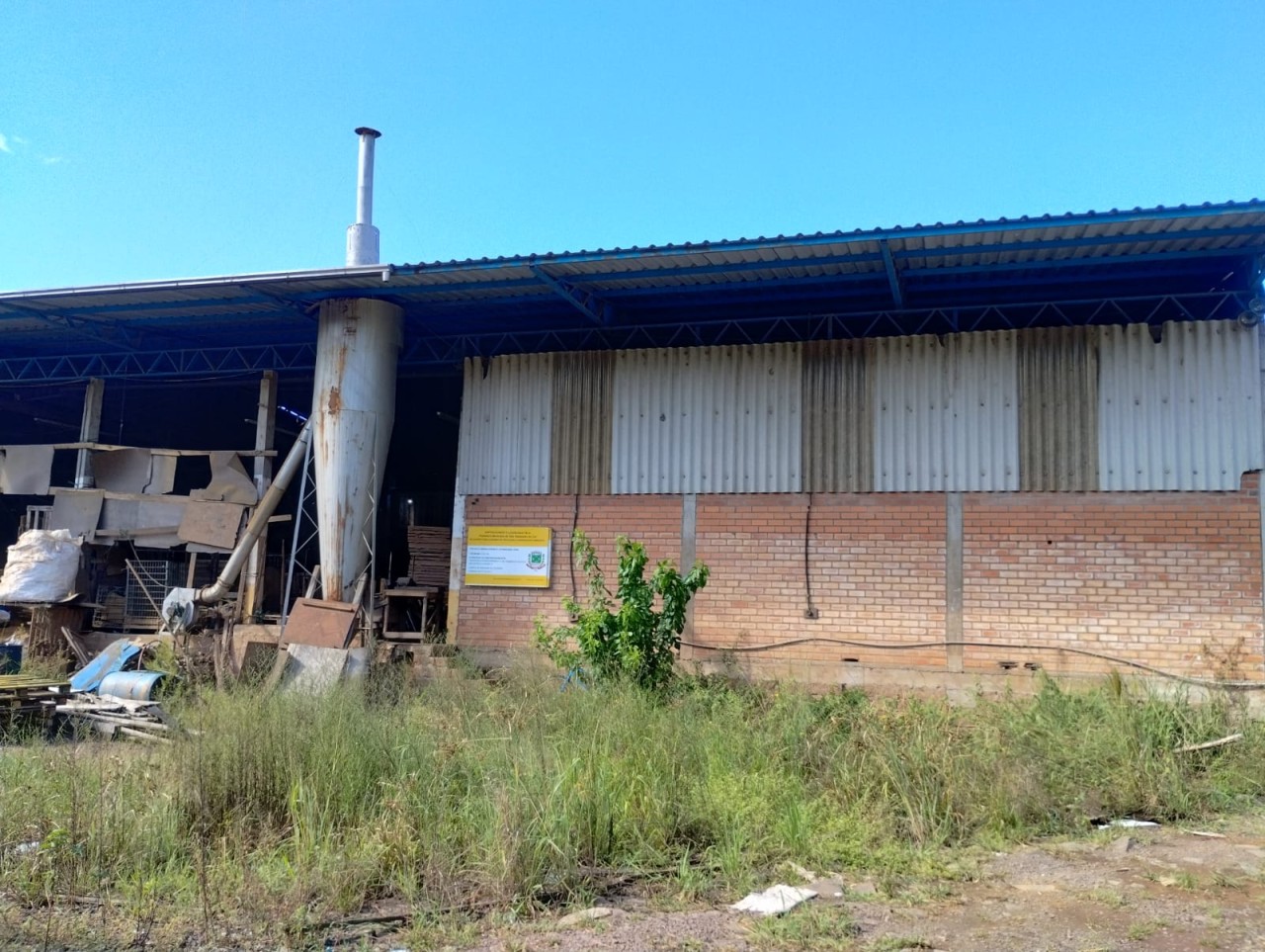 TERRENO COM TRÊS PAVILHÕES INDUSTRIAIS E ÁREA APROXIMADA DE 9.500m² EM SÃO SEBASTIÃO DO CAÍ, localizado em São Sebastião Do Caí - RS
