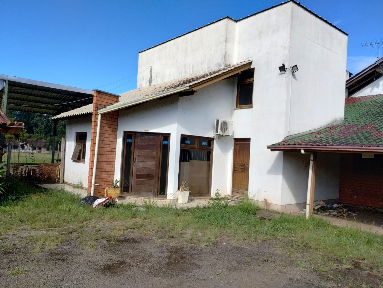 TERRENO COM TRÊS PAVILHÕES INDUSTRIAIS E ÁREA APROXIMADA DE 9.500m² EM SÃO SEBASTIÃO DO CAÍ, localizado em São Sebastião Do Caí - RS