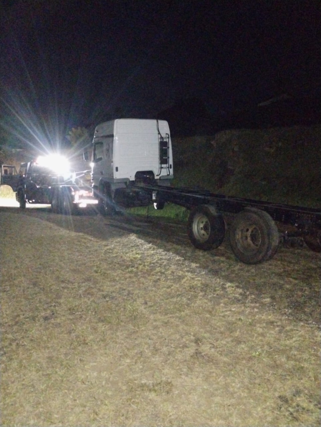 M. BENZ/ATEGO 2430, PLACA IWI0801, ANO/MODELO 2014/2014 E COR BRANCA