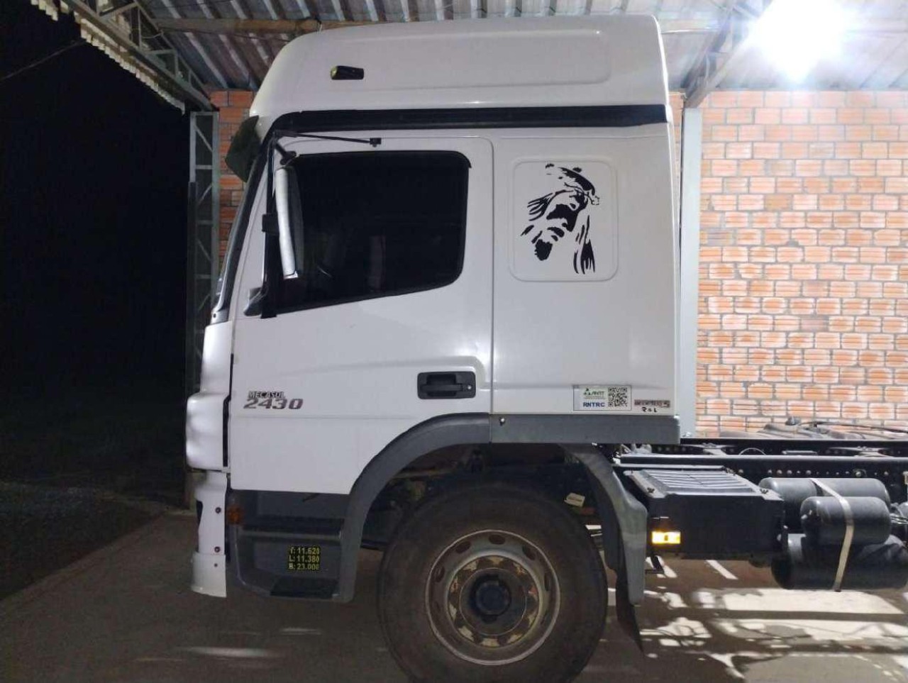M. BENZ/ATEGO 2430, PLACA IWI0801, ANO/MODELO 2014/2014 E COR BRANCA