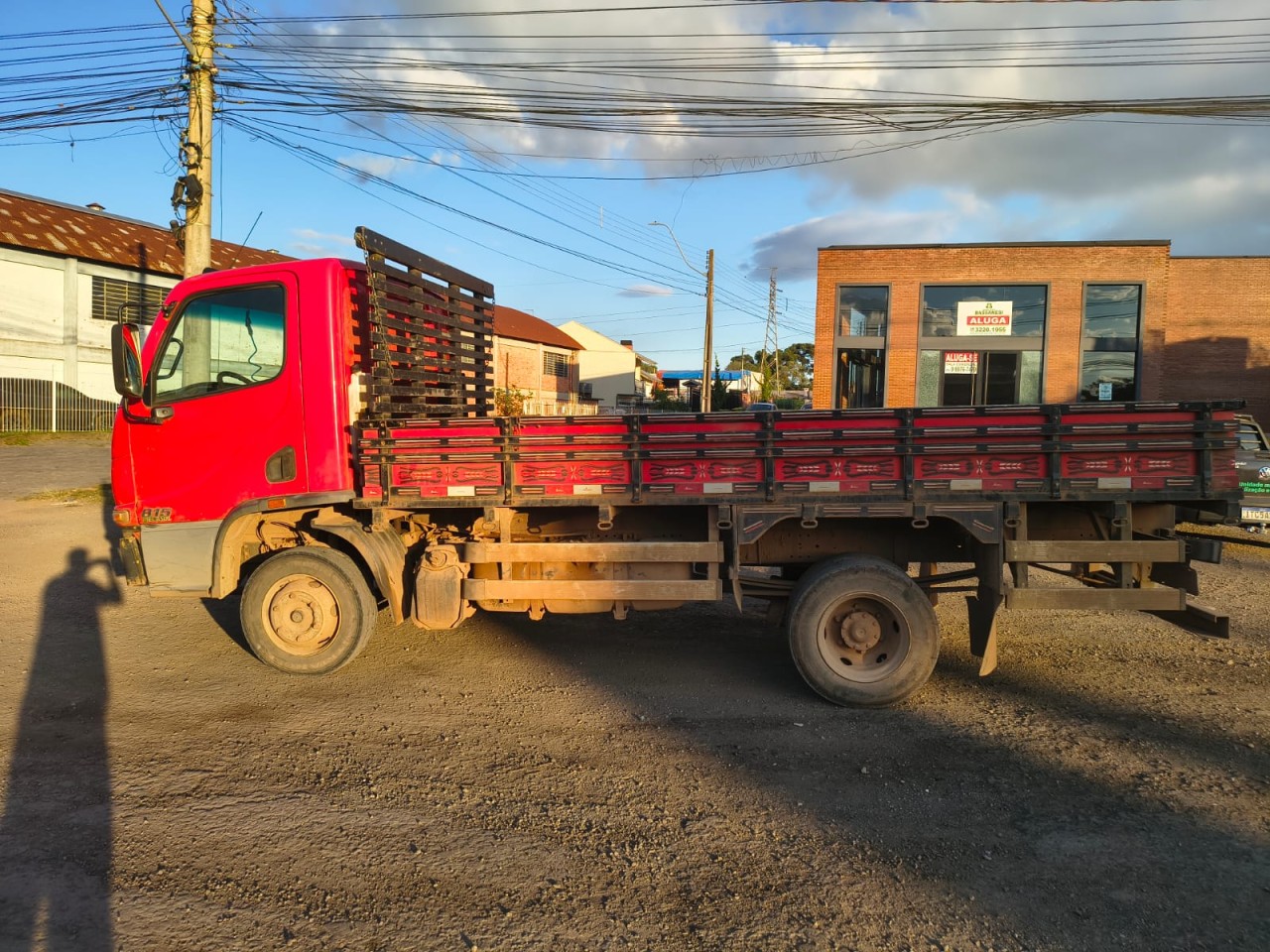 M.BENZ/ACCELO 815, PLACA IXV9275, ANO/MODELO 2016/2016, COR VERMELHA