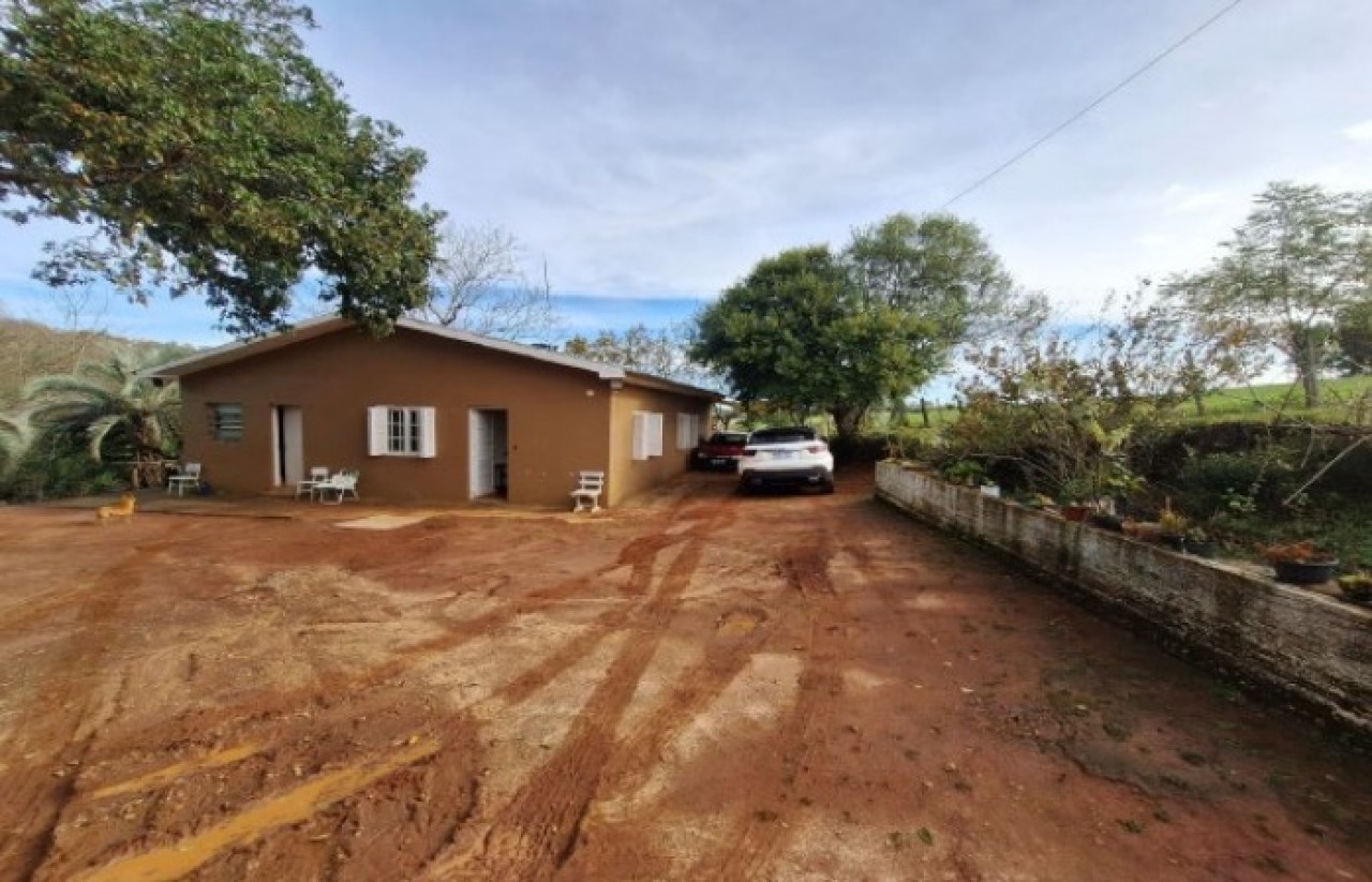 FRAÇÃO 2  HECTARES DE TERRAS COM BENFEITORIAIS NÃO AVERBADAS EM PELOTAS/RS