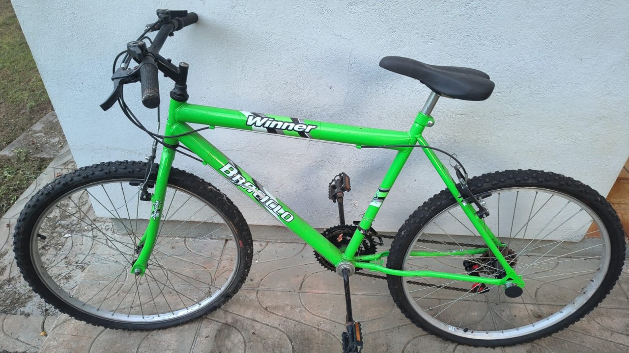 Uma Bicicleta Winner Braciclo, 18 marchas, Aro 26, em bom estado.