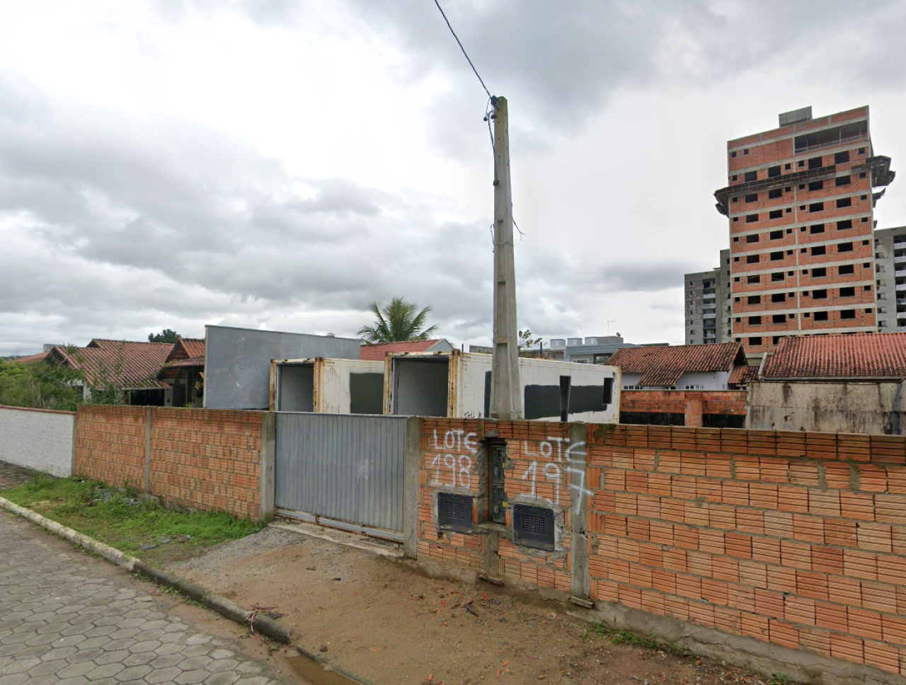 TERRENO COM ÁREA DE 520m² NO PONTA DE JACQUES EM PIÇARRAS/SC, localizado em Balneário Piçarras - SC, bairro Itacolomi