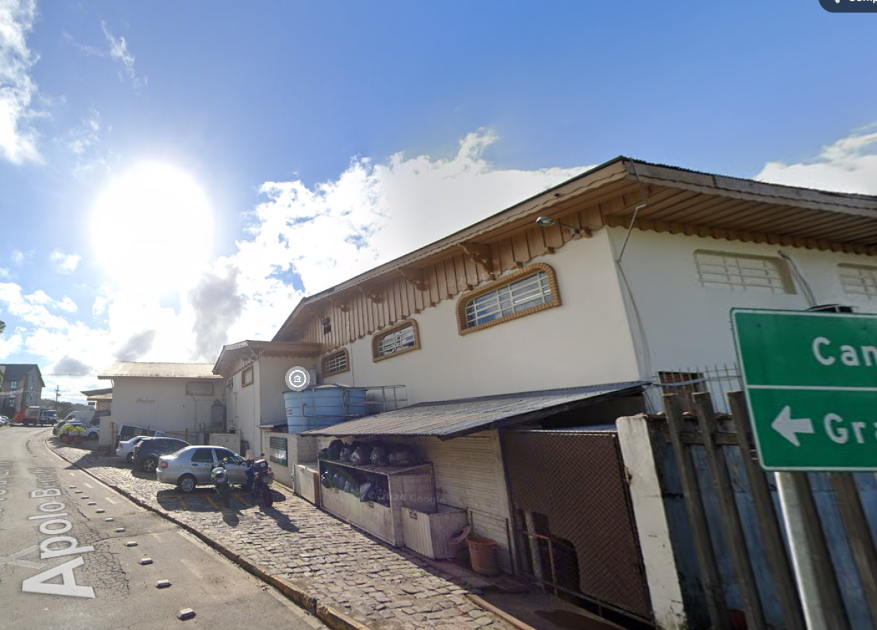 TERRENO DE 3.030m² COM UMA CONSTRUÇÃO DE 2.534m² EM GRAMADO/RS, localizado em Gramado - RS, bairro Dutra