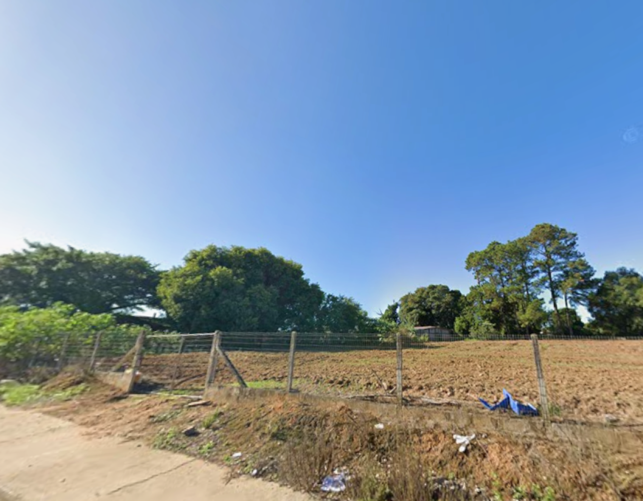 TERRENO COM ÁREA APROXIMADA DE 1.210,00 m² EM CHARQUEADAS, localizado em Charqueadas - RS, bairro Parque Orvalino Dornelles
