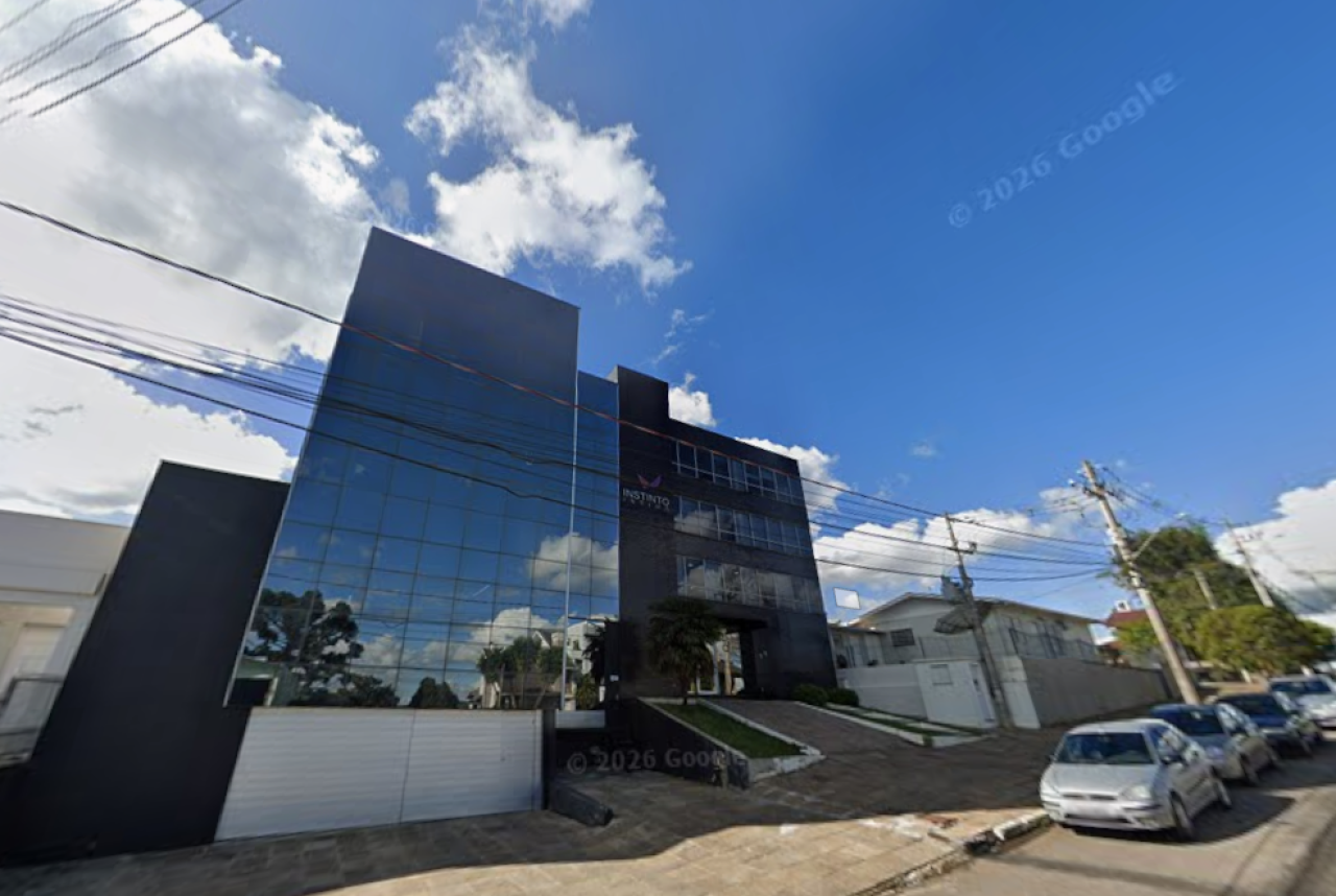 TERRENO COM ÁREA DE 1.407,50m², COM PRÉDIO DE 1.382,12m² EM GUAPORÉ/RS, localizado em Guaporé - RS